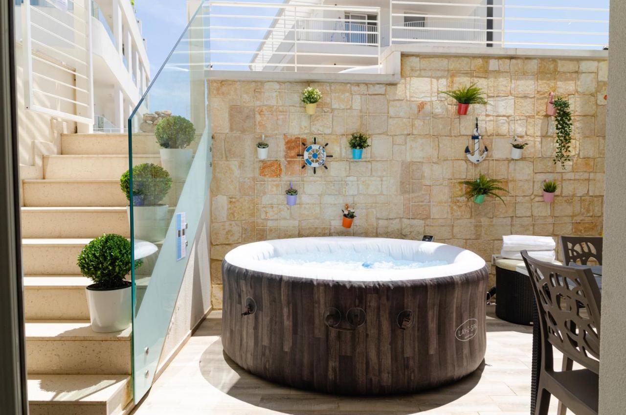 Вілла Apulialux Little Jem W Jacuzzi / 180 Steps From Sea Поліньяно-а-Маре Екстер'єр фото